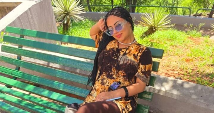 Modelo posó con poca ropa en un cerro y recibió críticas