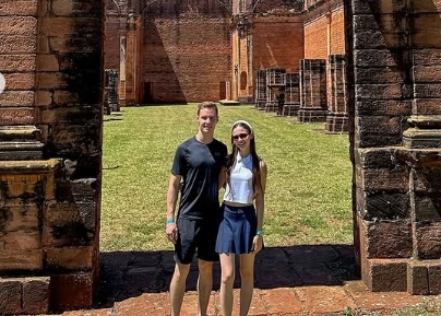 Joshua Duerksen y su novia disfrutan de unas vacaciones en Paraguay