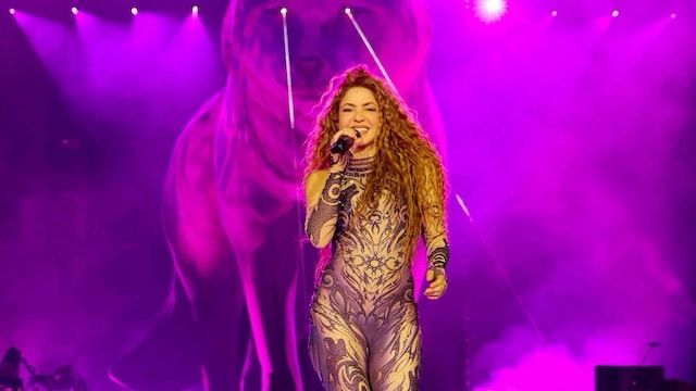 Shakira brilla con su micrófono de ‘loba’ en el inicio de su gira