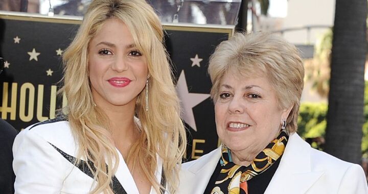 Mamá de Shakira fue furor al cantar el tema «Antología»