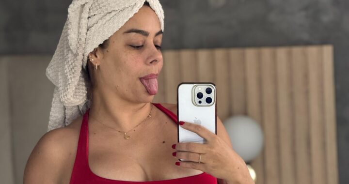 Con su cábala del 2010, Larissa Riquelme enciende la pasión por Paraguay